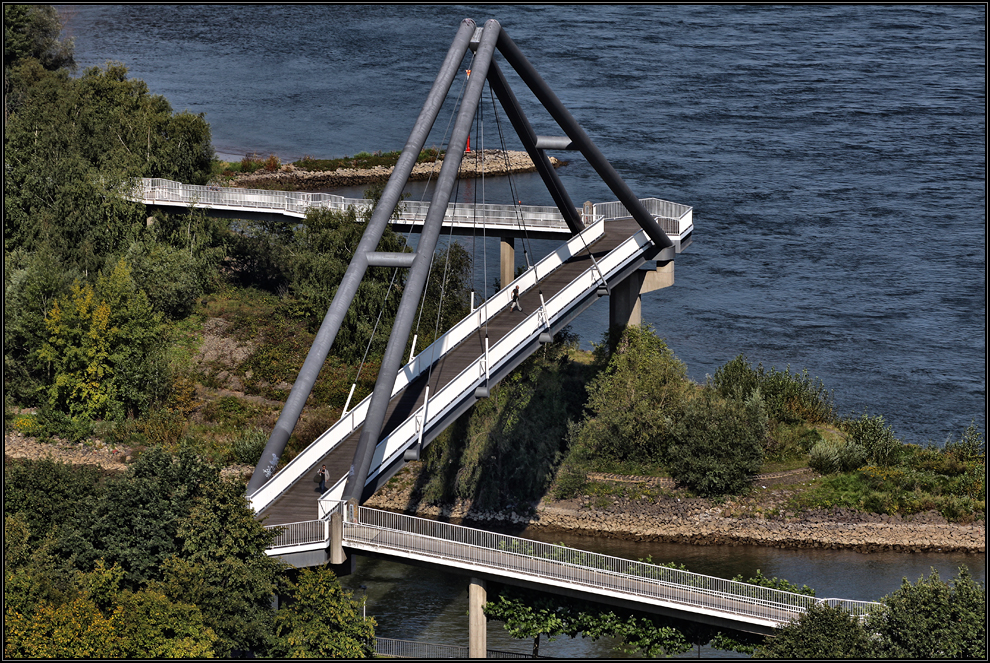 Fußgängerbrücke am Medienhafen Düsseldorf 