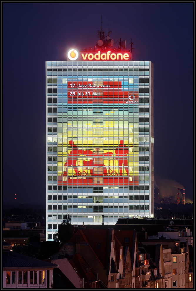 Vodafone-Hochhaus am Rheinufer 