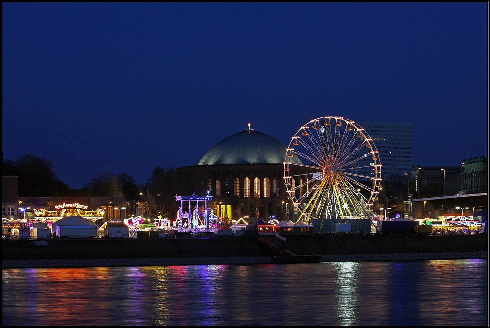 Kirmes an der Tonhalle in Düsseldorf