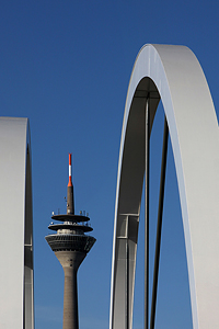 "Überflieger" -  Völklinger Straße in Düsseldorf